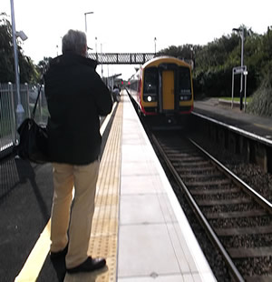 A train arriving at Templecombe station